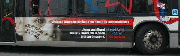 Lead hazard warning on Cleveland bus in Spanish